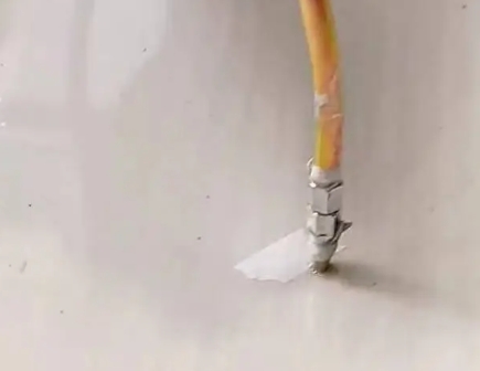 兴庆瓷砖空鼓维修公司专业解答在瓷砖铺贴过程中，如果使用的砂料过粗（如全部使用了粗砂），可能会导致以下问题